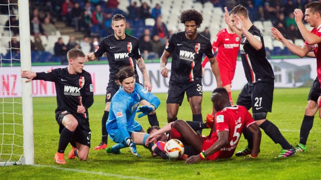 Hannover 96 sigue como colista de la Bundesliga tras caer ante Augsburgo