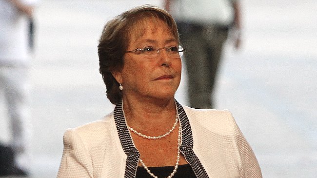 Encuesta Cadem: 62 por ciento cree que caso Riquelme afectó imagen de Bachelet