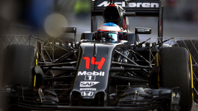 Fernando Alonso amenaza con retirarse si no le satisface el McLaren 2016