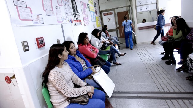 Contraloría determinó que médicos becarios sí pueden hacer horas extras