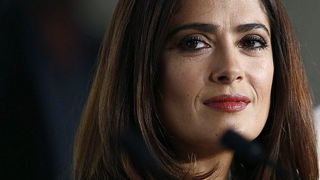 Salma Hayek pide justicia para su perro asesinado con un disparo