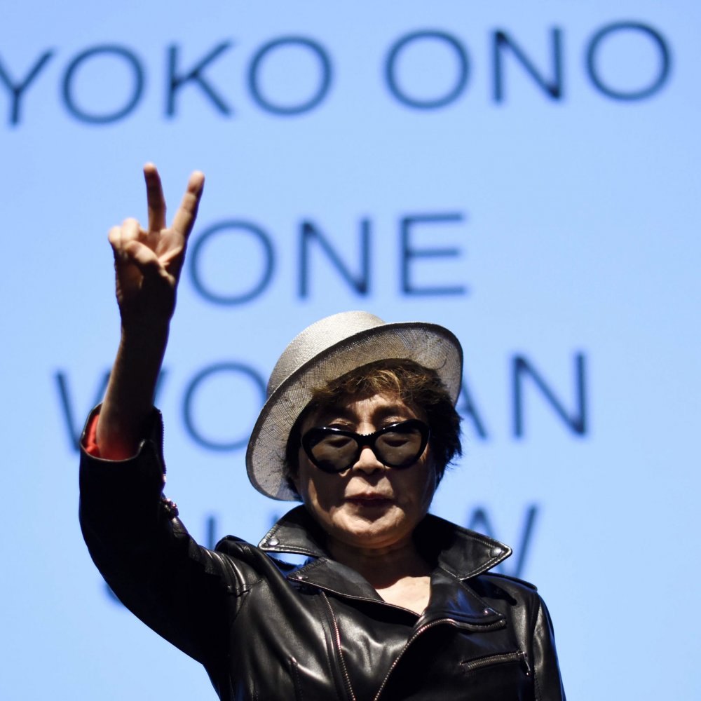 Entorno de Yoko Ono negó presunto accidente vascular de la artista