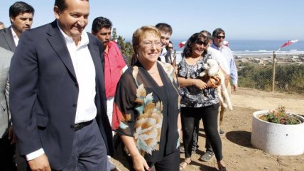   27-F: Presidenta Bachelet entregó escrituras de viviendas en Vichuquén 