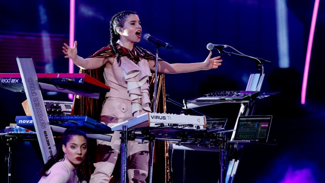 Javiera Mena: El público del reggaetón es duro y me respetó