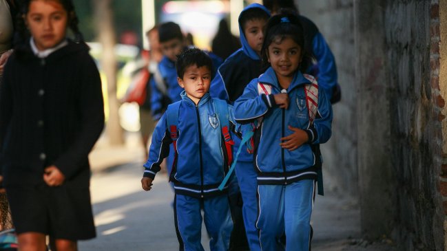 Más de 180 mil estudiantes regresarán este lunes a clases en la Región Metropolitana