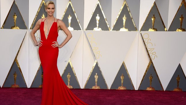 Charlize Theron, la más sexy y la mejor vestida de los Oscar