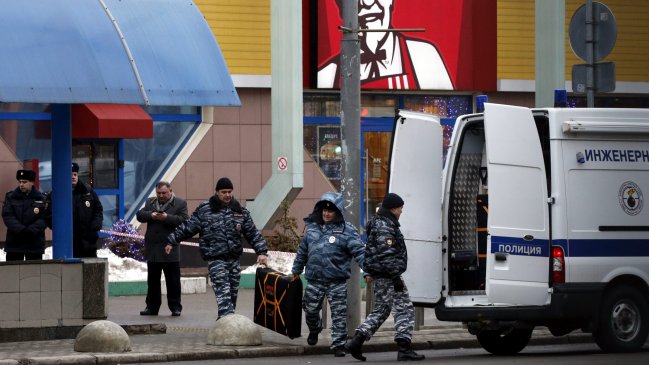 Mujer fue detenida en Moscú tras decapitar a una niña y amenazar con inmolarse
