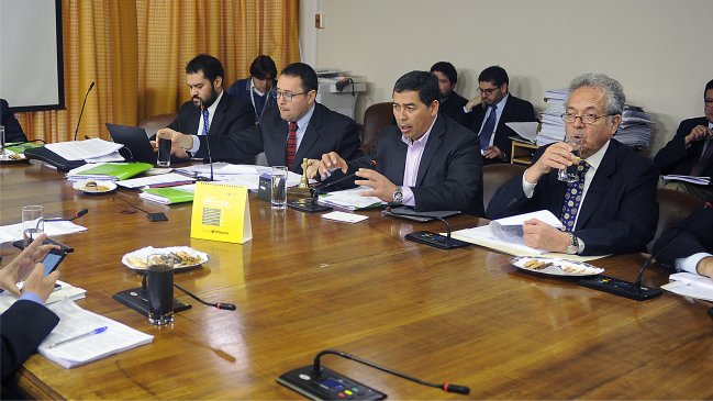 Comisión de Constitución de la Cámara Baja votará proyecto sobre aborto este martes