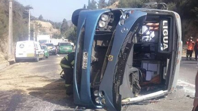Más de 15 lesionados dejó volcamiento de bus en las cercanías de Viña del Mar