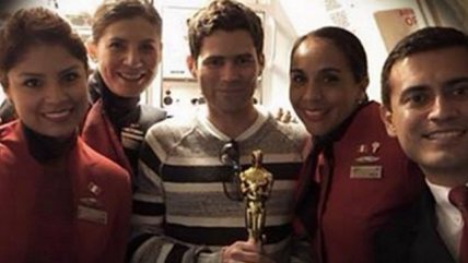   Tripulación de LAN se fotografió junto a ganadores del Oscar 