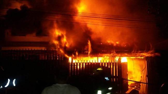 Al menos nueve casas afectadas dejó un incendio en Talca
