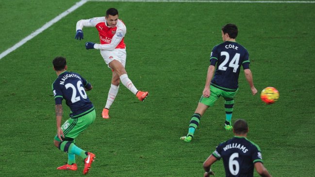 Arsenal desperdició la chance de acercarse al liderato tras perder ante Swansea City