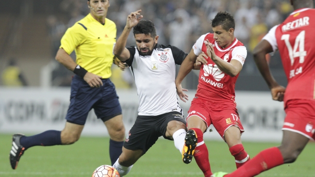 Corinthians venció a I. Santa Fe y lidera en exclusiva el Grupo de Cobresal