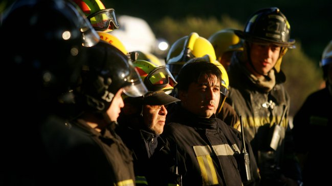 Bomberos de Talca paralizan funciones por agresión a voluntaria