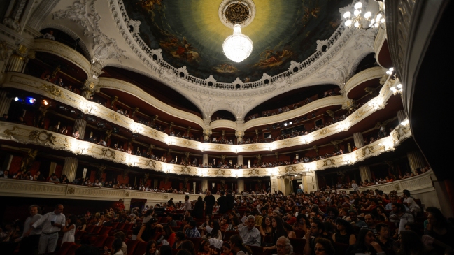 Teatro Municipal interpuso querella por daños materiales