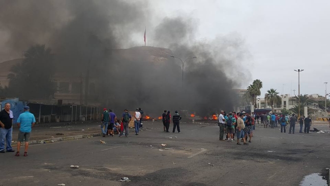 Enfrentamientos entre pescadores artesanales y carabineros paralizan Arica