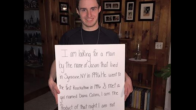 Joven concebido en festival rockero busca a su padre biológico a través de Facebook