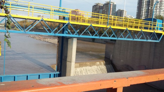 PDI trabaja en hallazgo de restos humanos en río Mapocho