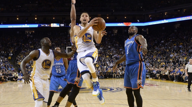 Los Warriors y Curry batieron dos nuevas marcas en triunfo ante Orlando