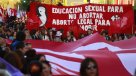 Multitudinaria marcha se desarrolla en Santiago por el Día Internacional de la Mujer