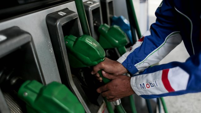 Octava baja consecutiva en el precio de las bencinas