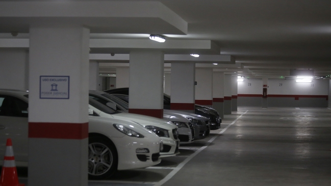 Proyecto que regula cobro en estacionamientos pasó a comisión mixta