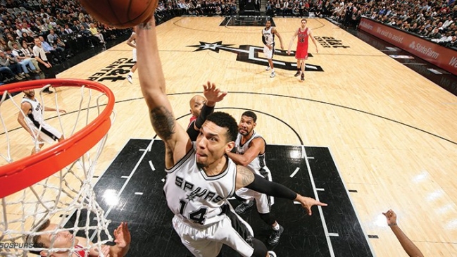 San Antonio Spurs mantuvo invicto como local derribando a Chicago Bulls