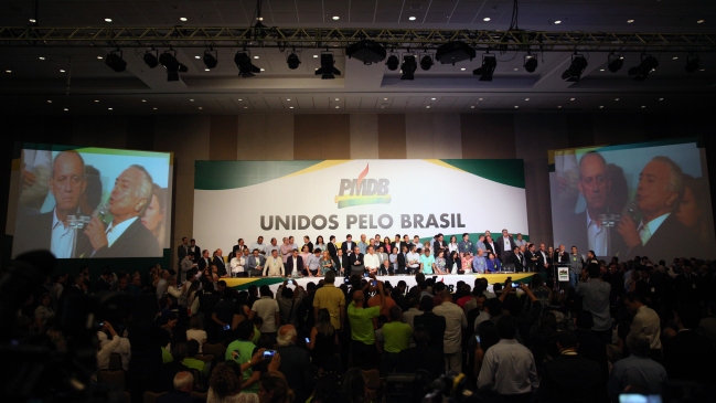 Partido oficialista pospuso su eventual salida del gobierno de Rousseff