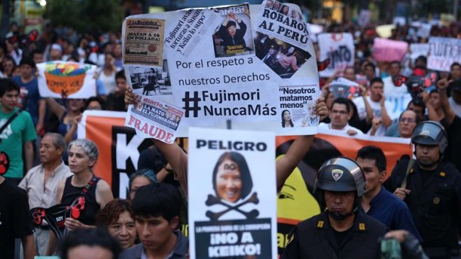 Miles de personas marcharon en Lima contra la candidatura de Keiko Fujimori