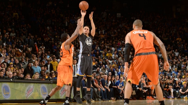 Golden State Warriors derrotó a Phoenix Suns y llegó a 48 victorias seguidas como anfitrión