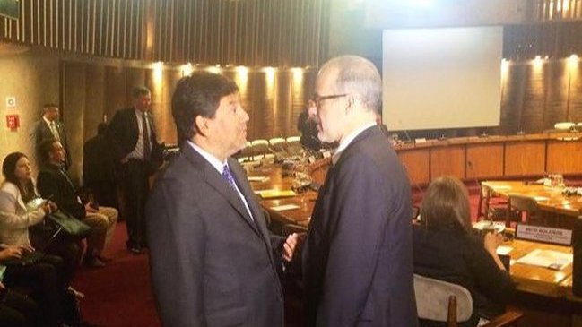 Ministro de Hacienda felicitó a Alberto Arenas por implementar reforma tributaria