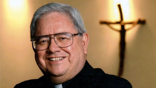 EEUU: Reputado sacerdote de origen latino se suicidó tras ser acusado de abuso