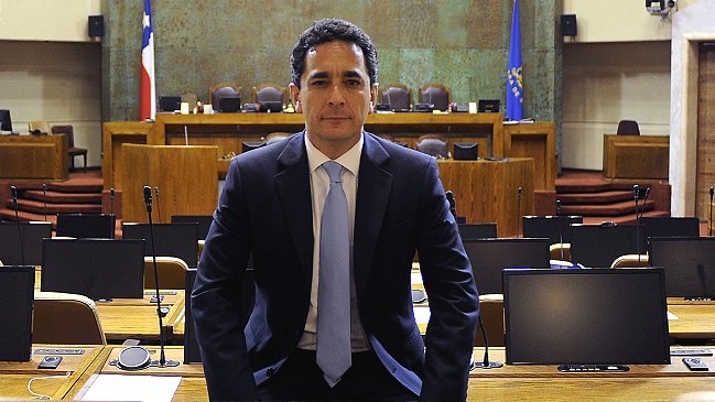 Núñez dejó presidencia de la Cámara Baja pidiendo disculpas por 