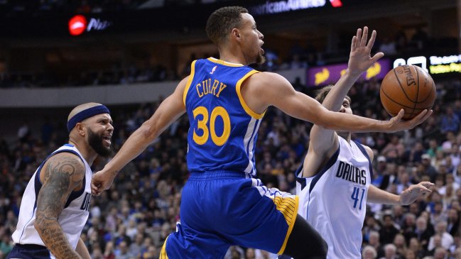 Golden State Warriors aplastó a Dallas Mavericks en una nueva jornada de la NBA