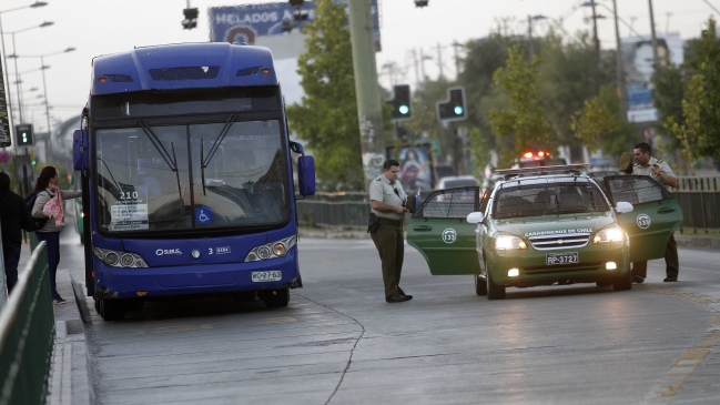 Choferes del Transantiago denunciaron agresión de hinchas a conductor