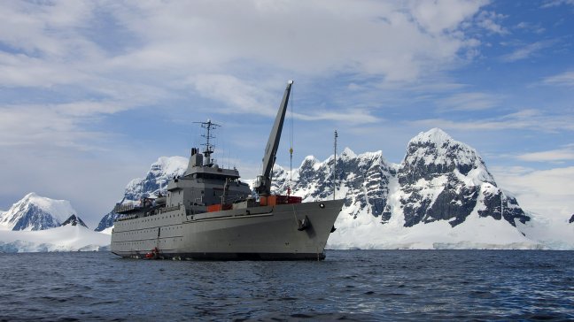 Científicos y marinos chilenos colaboran para descifrar el origen de la Antártida