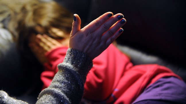 PDI detuvo a mujer que golpeó a su hijo de 13 años y lo dejó con lesiones