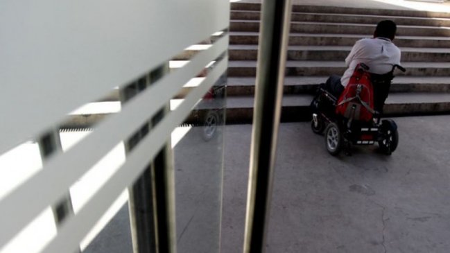 La normativa que exige a edificios y espacios públicos medidas para personas con movilidad reducida