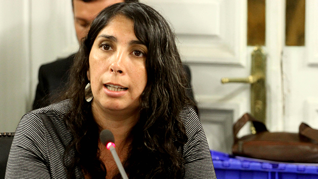 Diputada Karla Rubilar salió de la UTI