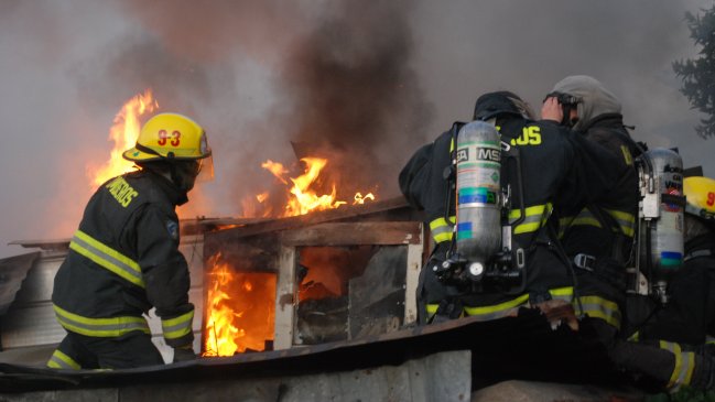 Incendio destruyó por completo una casa en Viña del Mar