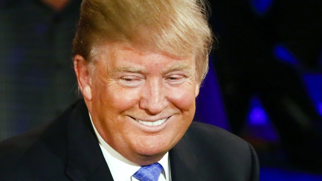 Trump prometió bloquear remesas a México si no paga el muro en frontera