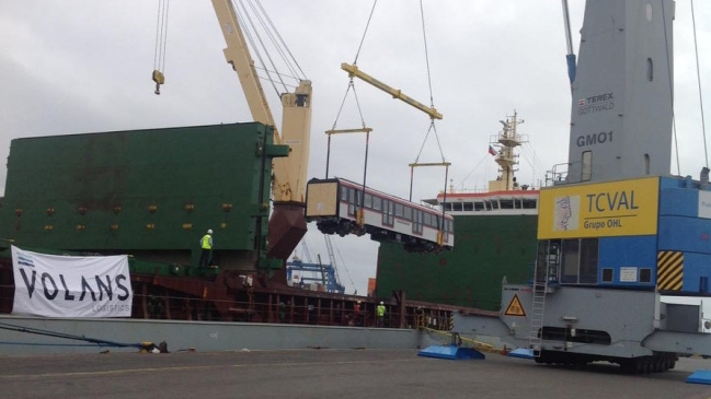 Arriban a Valparaíso dos de los nuevos trenes que circularán en Líneas 3 y 6 de Metro
