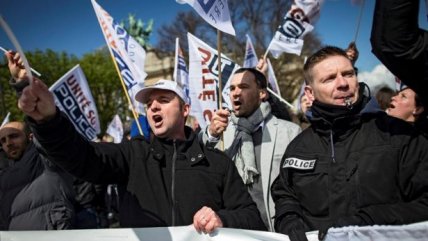   Agentes de policía se manifiestan en París 
