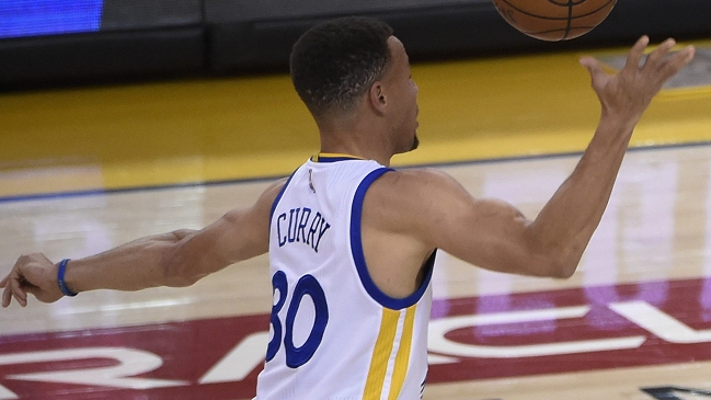 Stephen Curry encabezó la victoria número 70 de Golden State Warriors
