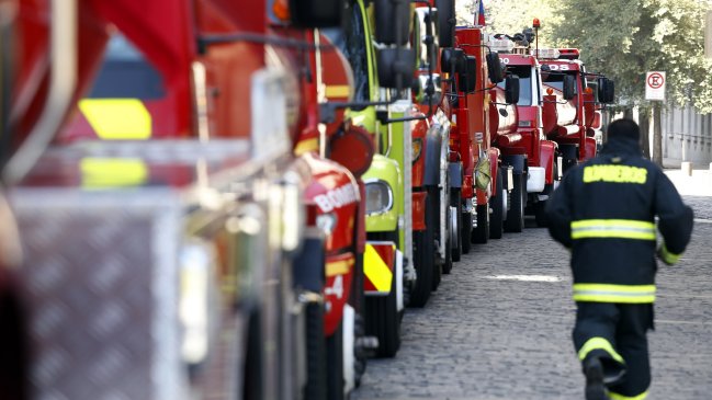 Bomberos y norma que los exime del pago de peaje: 