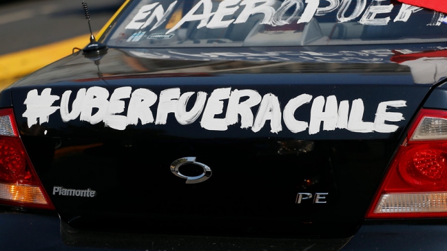 Taxistas insisten: Uber y Cabify son absolutamente ilegales