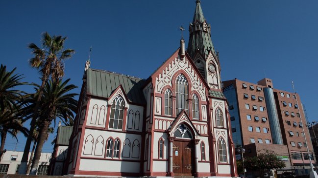 Obispado de Arica suspendió a sacerdote por agredir a una mujer de 23 años