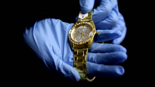 Hombre intentó sobornar a carabineros con joyas robadas para evadir detención