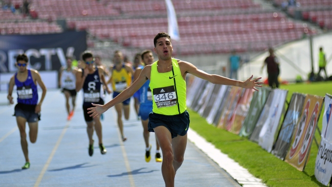 Iván López conquistó la medalla de oro en los 1.500 metros planos del Orlando Guaita