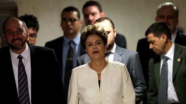 Valla separará manifestantes afines y contrarios a Rousseff durante votación de juicio